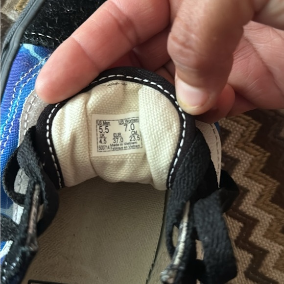 Vans - Picture 2 of 3